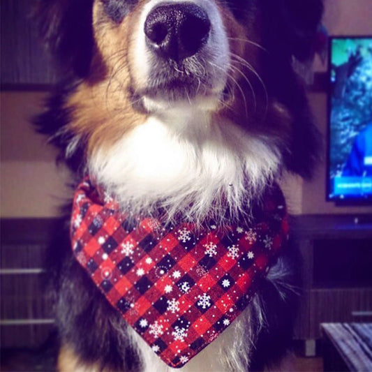 KFX-0303293 Festive Pet Triangle Towel for Dogs – Red and Green Snowflake Patterns, S & L Sizes Available