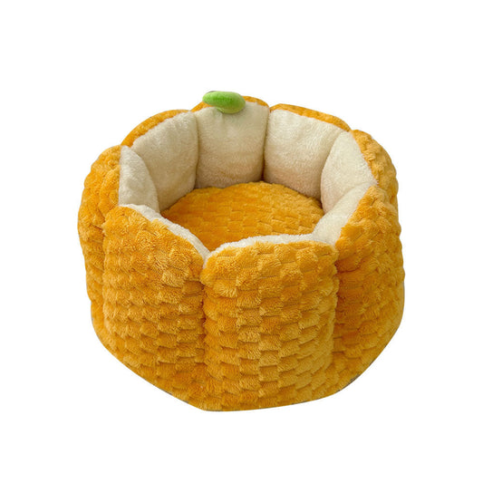 KFX-2146493 Cozy Pumpkin-Themed Pet Nest for Fall and Winter – Warm Mat for Cats and Small Pets