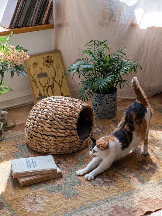 KFX-3461181 Natural Handmade Straw Cat Nest - Breathable, Rustic Design, Water Hyacinth Material