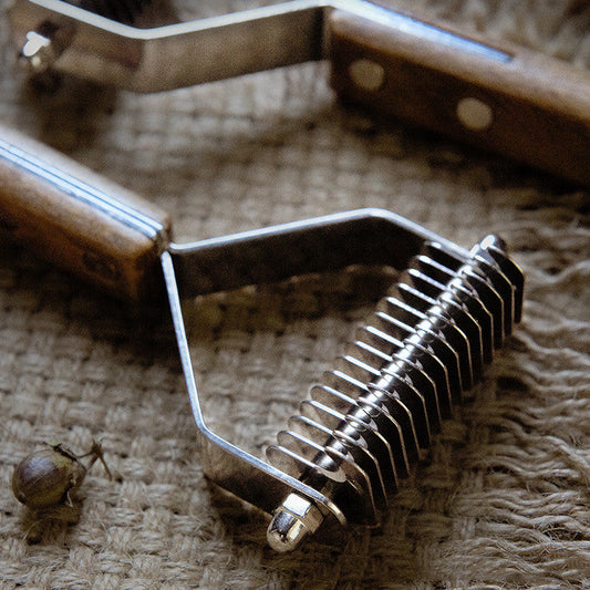 KFX-4626877 Wooden Open Knot Comb for Cats and Dogs - Large and Small Sizes Available