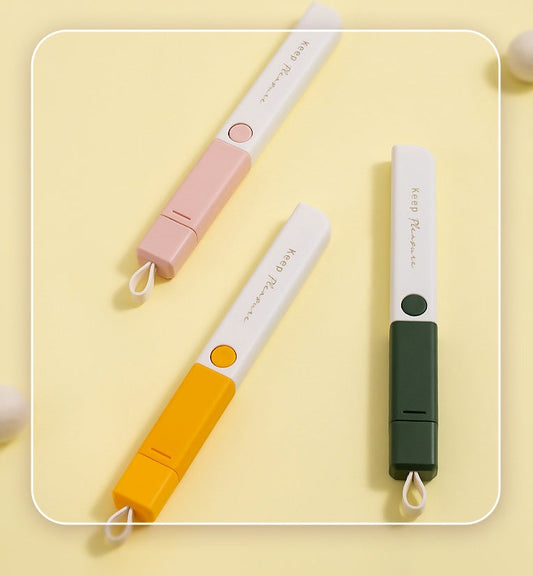 KFX-4921789 Electrostatic Hair Removal Brush for Clothes - ABS+TPR, Compact & Lightweight, Available in Yellow, Green, Pink