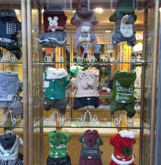 KFX-5287869 Pet Hanger Display Rack for Dog Clothes - White Metal Stand, Height 41cm, Shoulder Width 14cm, Foot Width 12.5cm