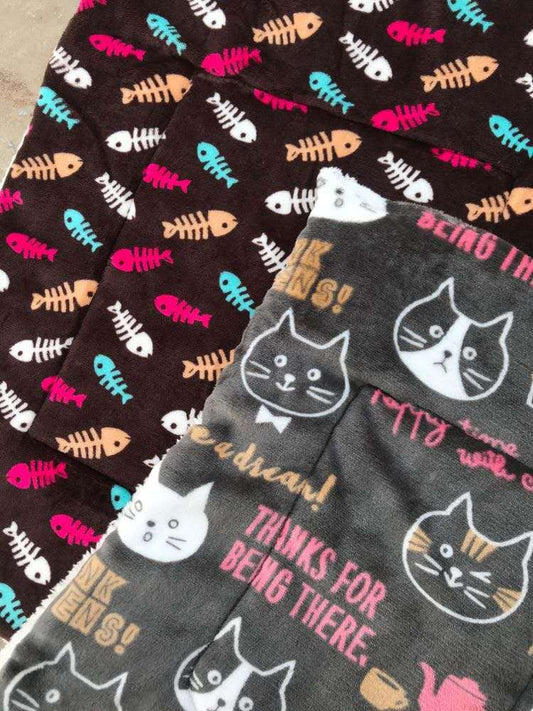 KFX-5408573 Pet Cartoon Winter Blanket - Thick, Warm Cloth in Fishbone and Bone Patterns, Sizes S to XL
