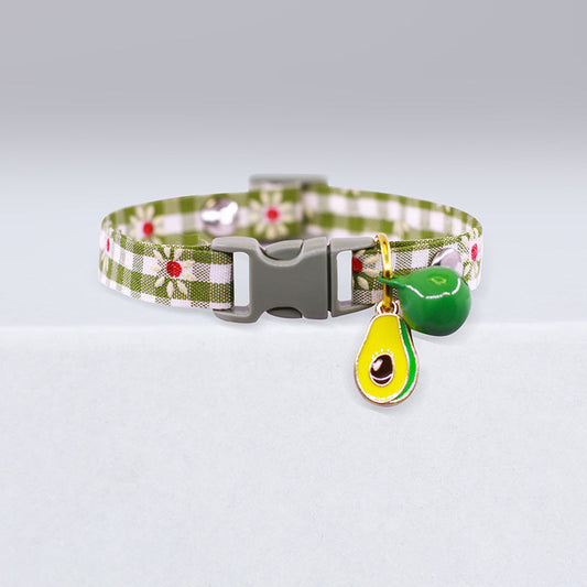 KFX-8314557 Adorable Avocado-Themed Cartoon Cat Pendant Necklace with Daisy Collar Options