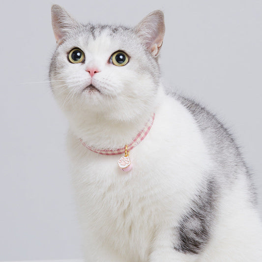 KFX-8314557 Adorable Avocado-Themed Cartoon Cat Pendant Necklace with Daisy Collar Options