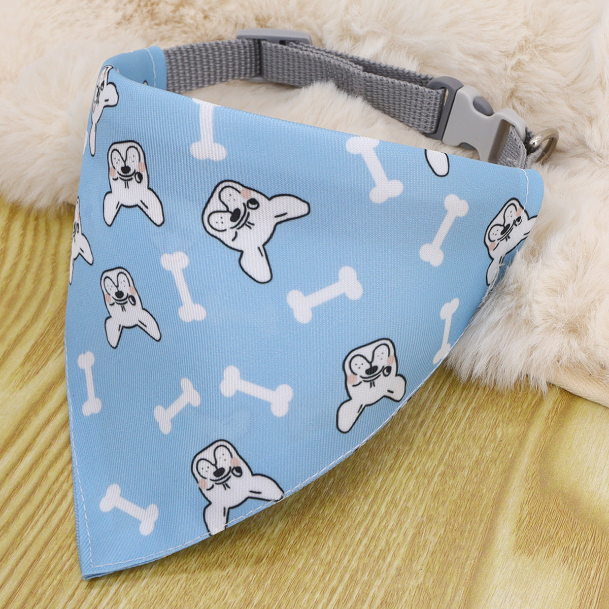KFX-0008381 Cartoon Pet Saliva Towel - Triangular Shape, Multiple Colors Available