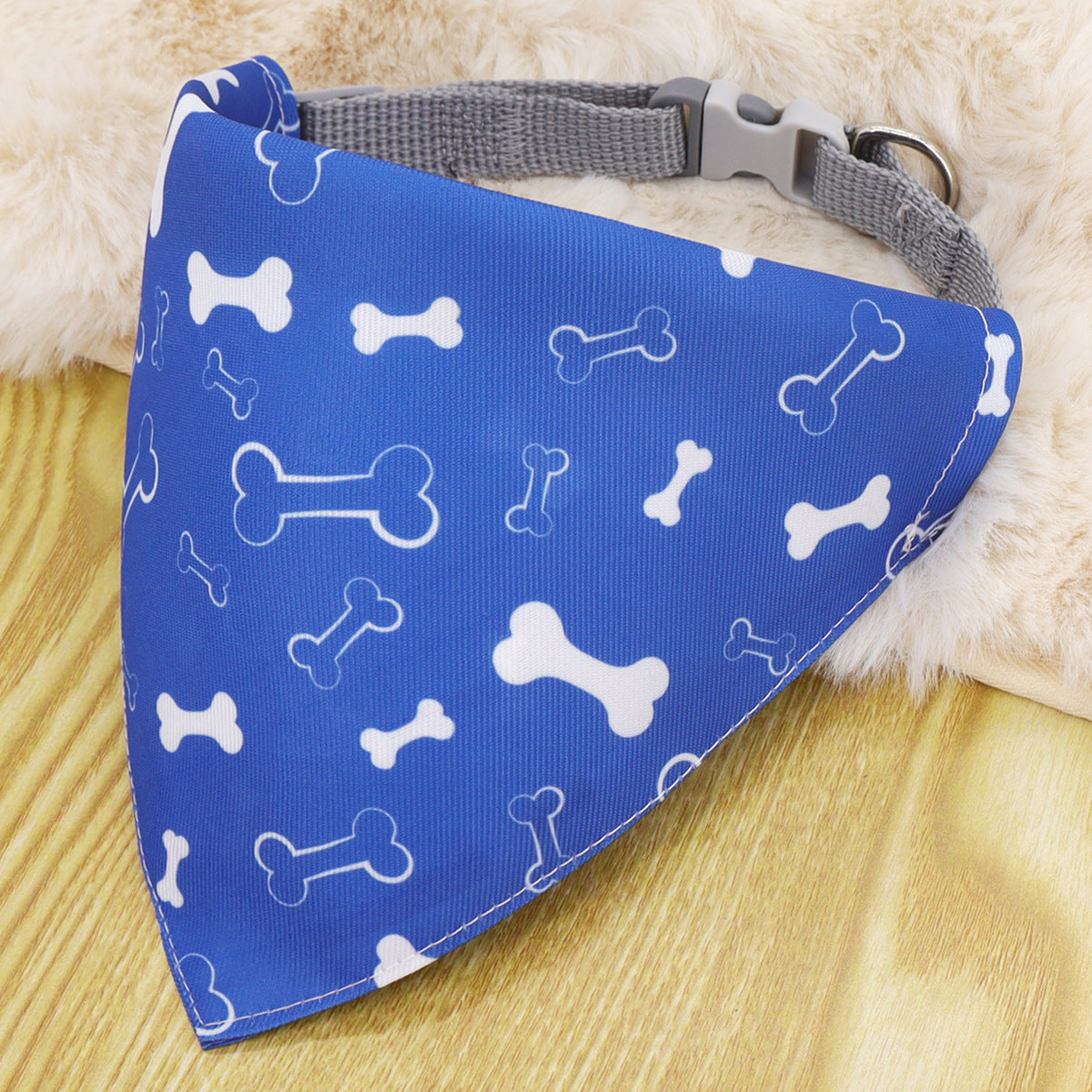 KFX-0008381 Cartoon Pet Saliva Towel - Triangular Shape, Multiple Colors Available