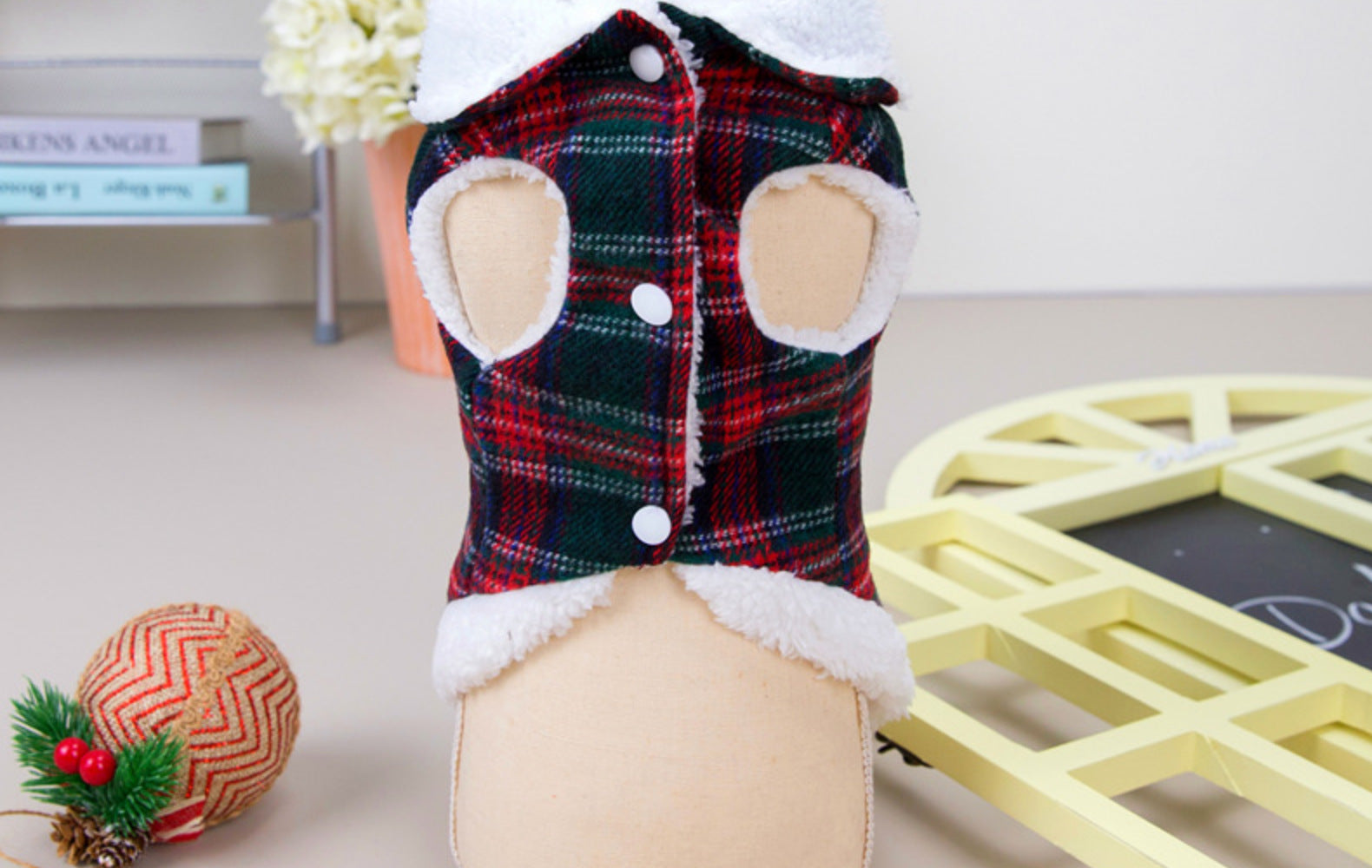KFX-0157757 Cozy Christmas Plaid Vest for Pets with Leash - Cotton-Padded and Stylish