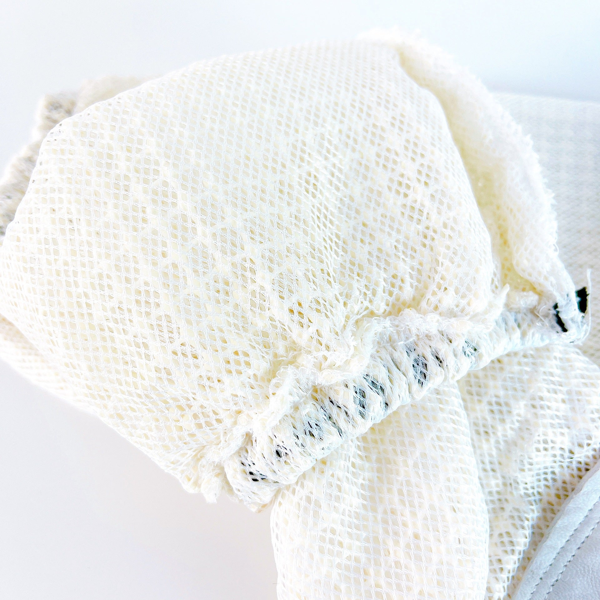 KFX-0160957 Three-Layer Breathable Mesh Anti-Bee Gloves Made with Cowhide and Sheepskin