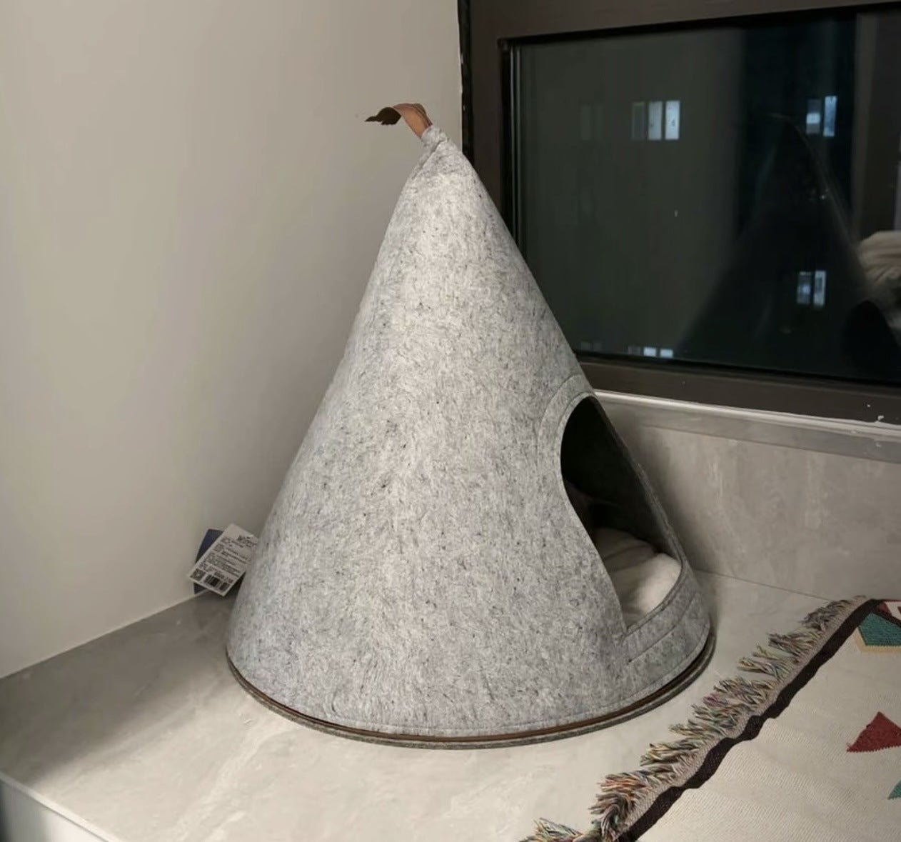 KFX-0240189 Handmade Felt Indoor Cat House - Enclosed Cone Design, 50cm Diameter, for Cats Under 12lbs