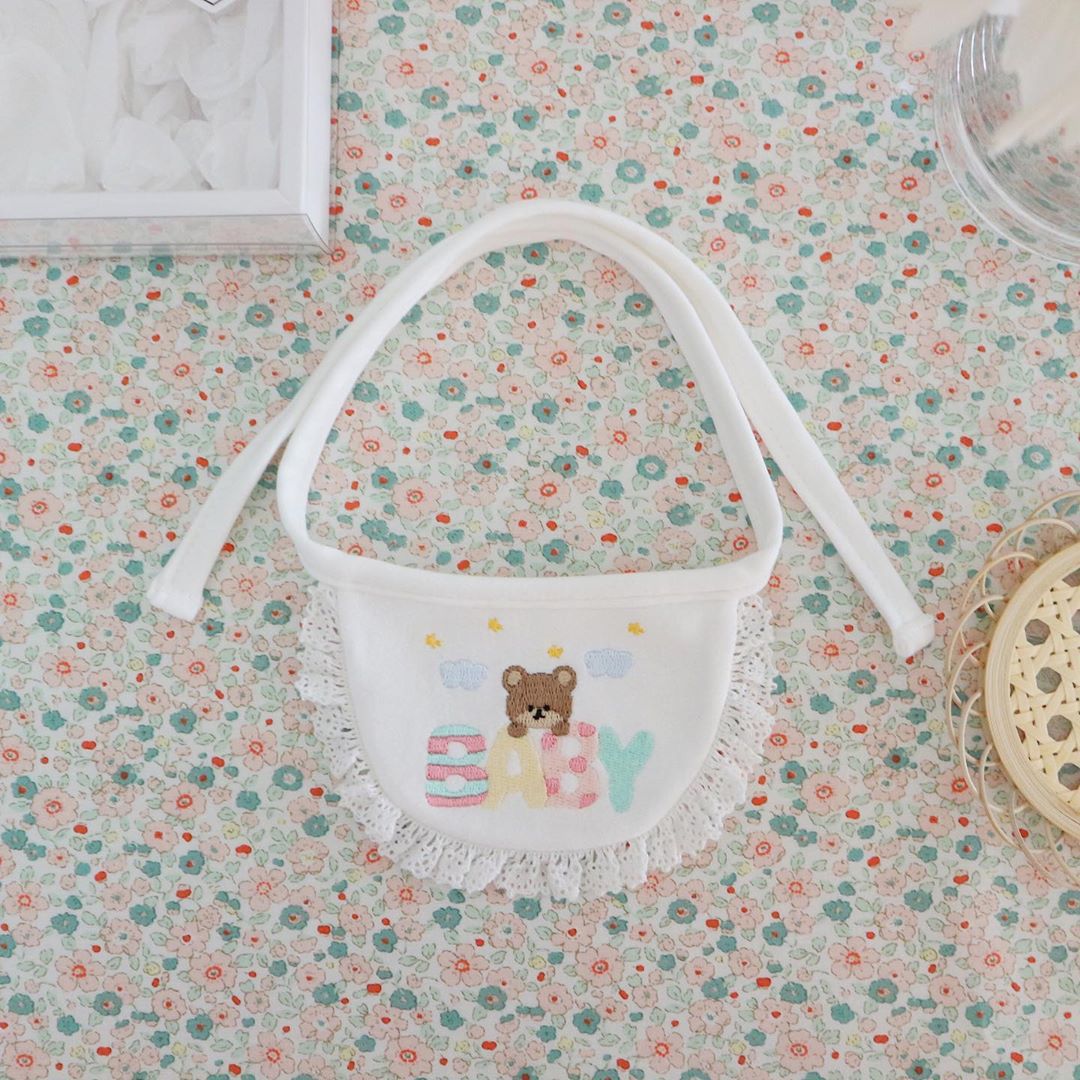 KFX-0401597 Cute Bear Embroidery Cotton Saliva Towel Small Bib - White