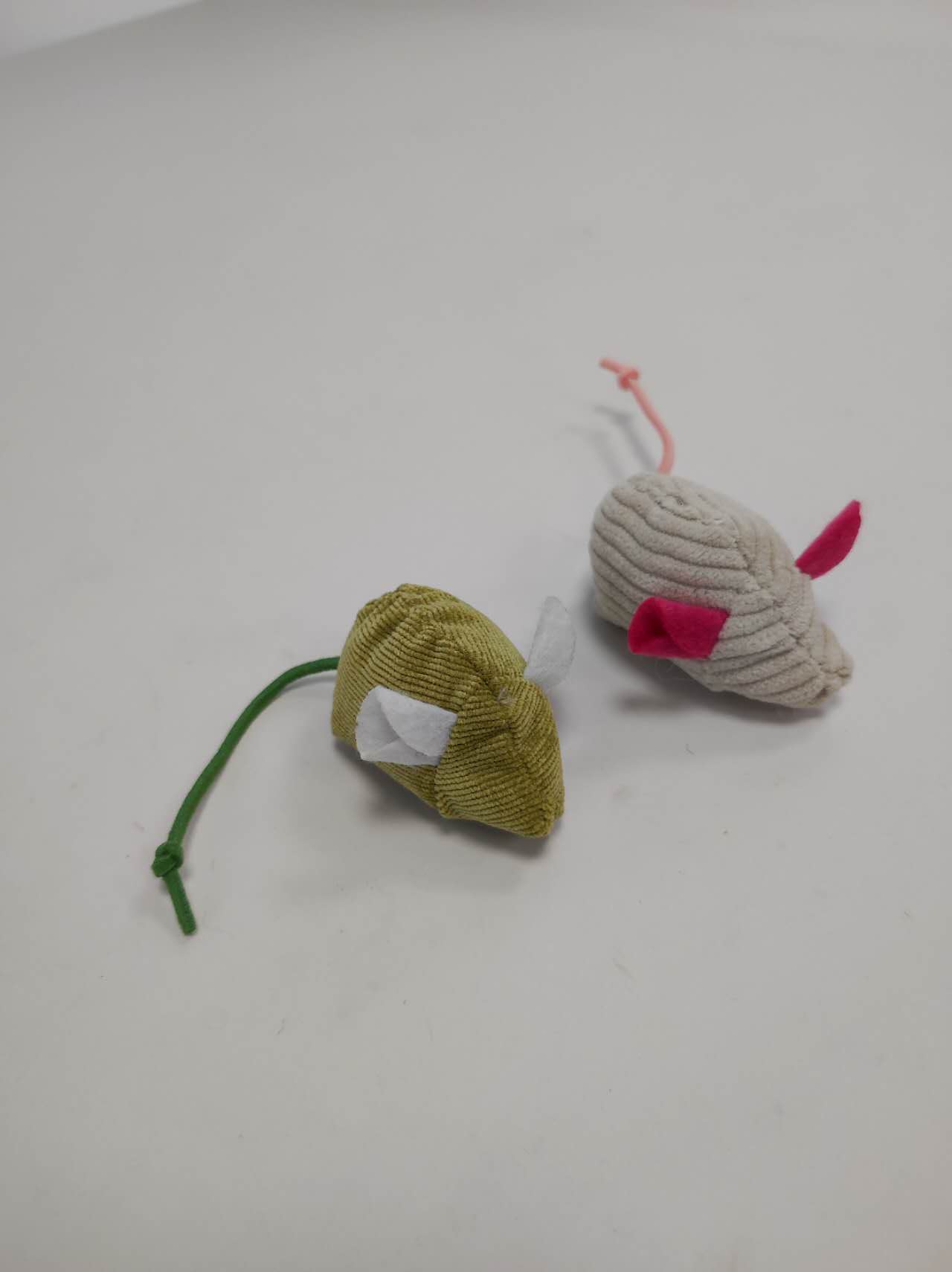 KFX-0436413 Catnip-Filled Fabric Mouse Toy for Cats
