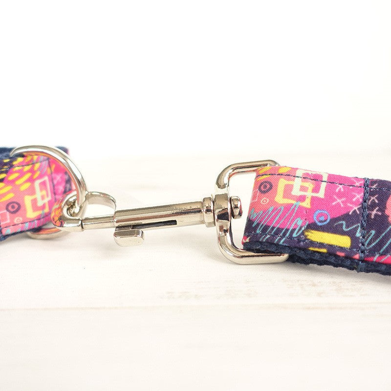 KFX-0587069 Pet Bow Tie Set and Leash with Dog Hoop - Variety of Sizes in Deep Graffiti