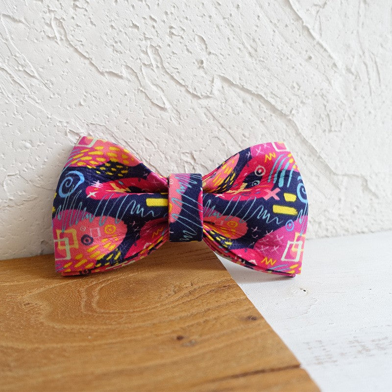 KFX-0587069 Pet Bow Tie Set and Leash with Dog Hoop - Variety of Sizes in Deep Graffiti
