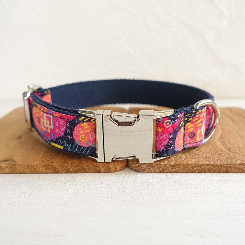 KFX-0587069 Pet Bow Tie Set and Leash with Dog Hoop - Variety of Sizes in Deep Graffiti