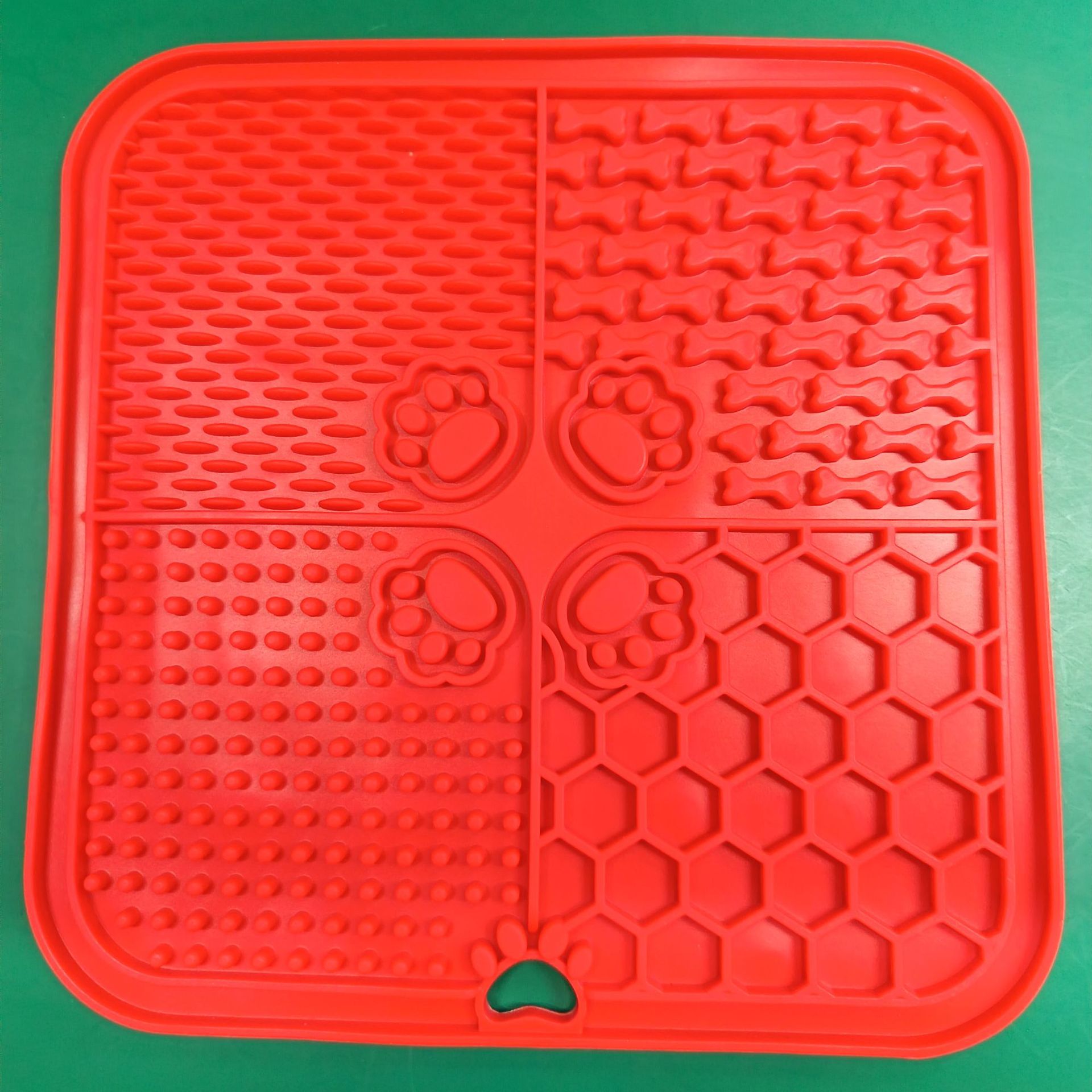 KFX-0746941 Dog Slow Feeder Mat - Silicone Tableware in Multiple Colors