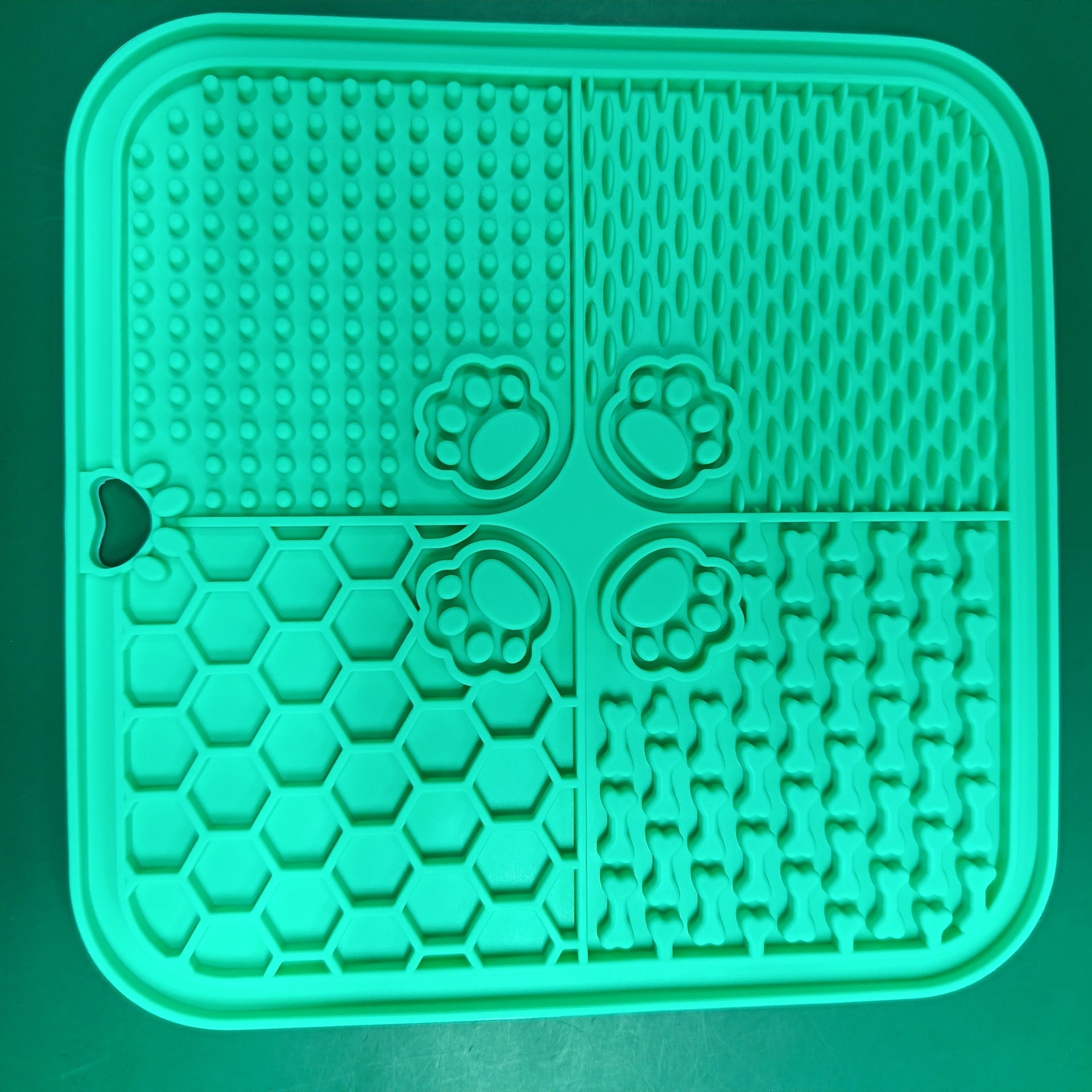 KFX-0746941 Dog Slow Feeder Mat - Silicone Tableware in Multiple Colors