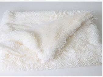 KFX-0908861 Soft Plush Pet Blanket for Dogs and Cats - Warm, Comfortable, Easy to Clean