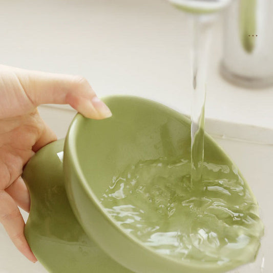 KFX-0966973 Ceramic Cat Bowl with Oblique Design for Comfortable Feeding and Water Access