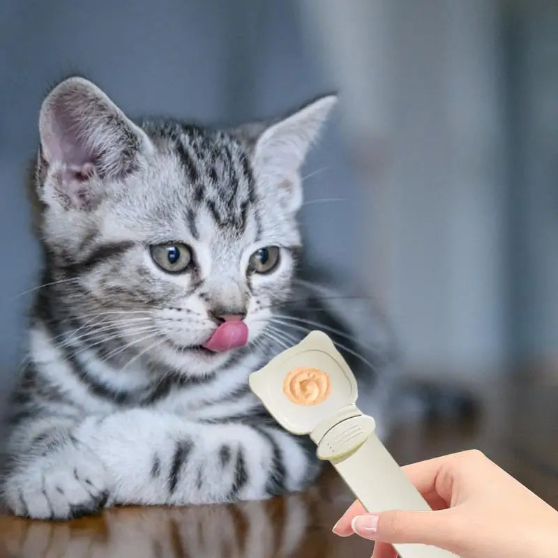 KFX-1253437 Portable Cat Treat Spoon for Easy Feeding and Bonding with Cats