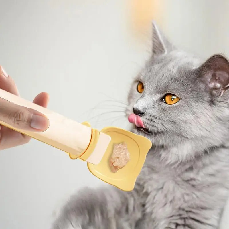 KFX-1253437 Portable Cat Treat Spoon for Easy Feeding and Bonding with Cats