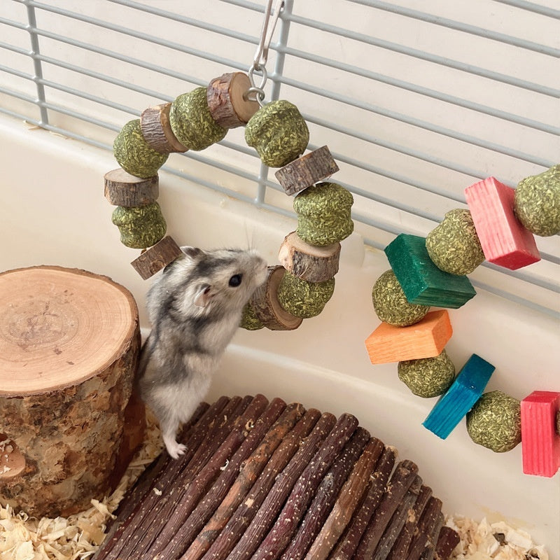 KFX-1406909 Hamster and Small Animal Molar Bite Toy with Decorative Applewood and Straw Ring