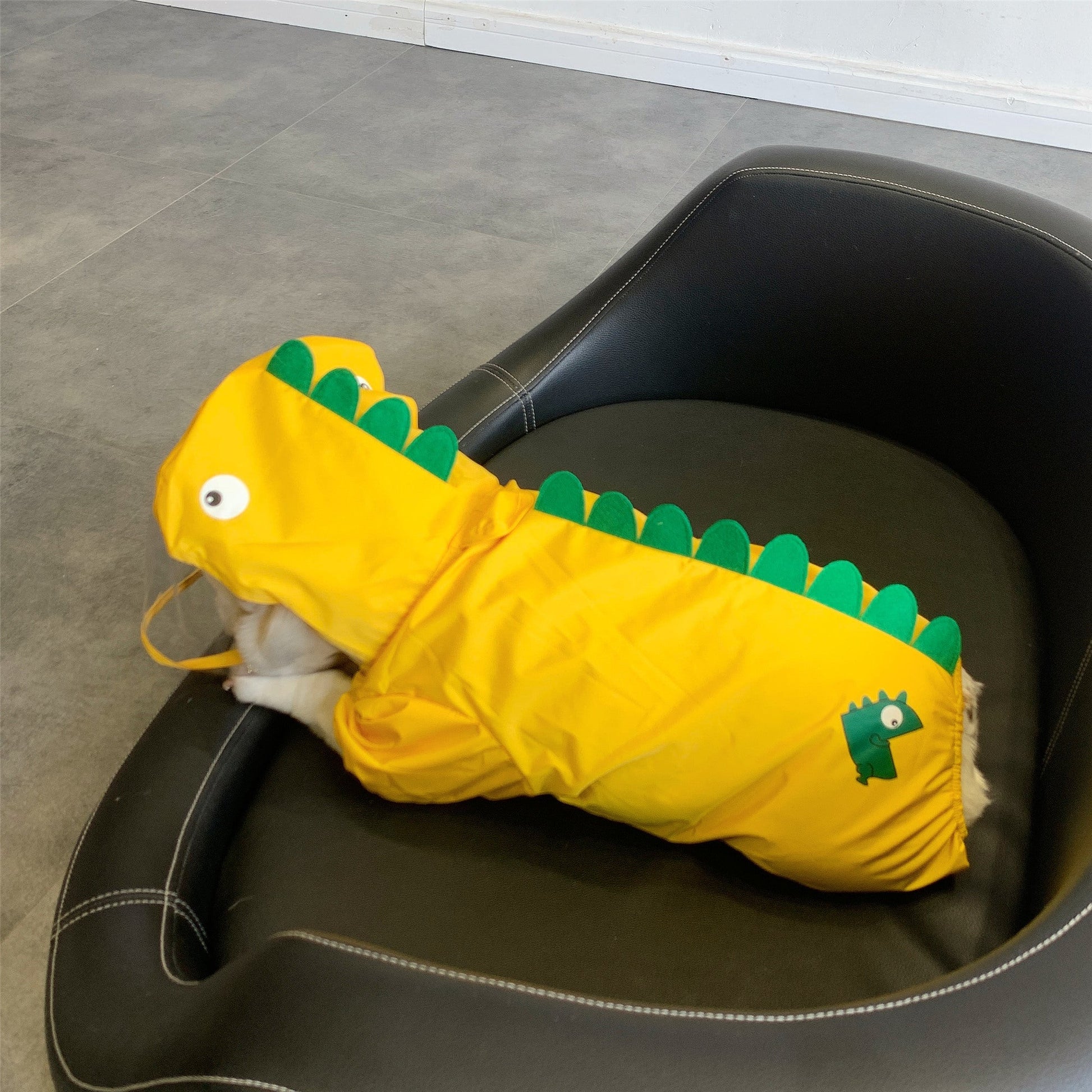 KFX-1411645 Four Foot Waterproof Raincoat for Small and Medium-Sized Dogs, Breathable Fabric with Unique Design