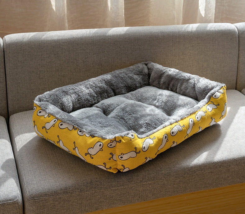 KFX-1473853 Cozy Four Seasons Doghouse with Summer Mat and Ham Sausage Accessories
