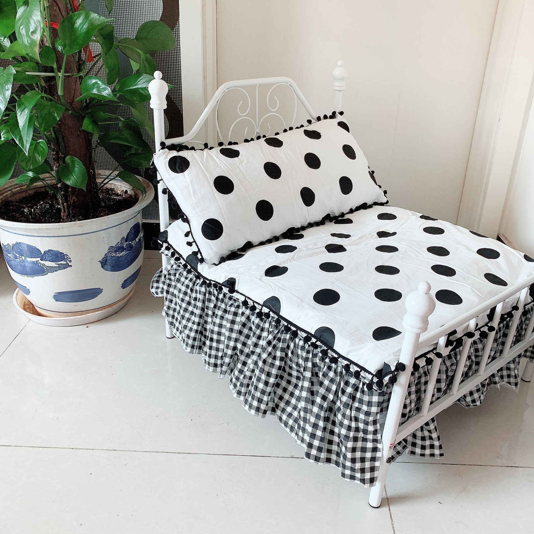 KFX-1489725 Cozy High-Density Sponge Pet Bed with Washable Cotton Cover - Sizes M, L, XL Available