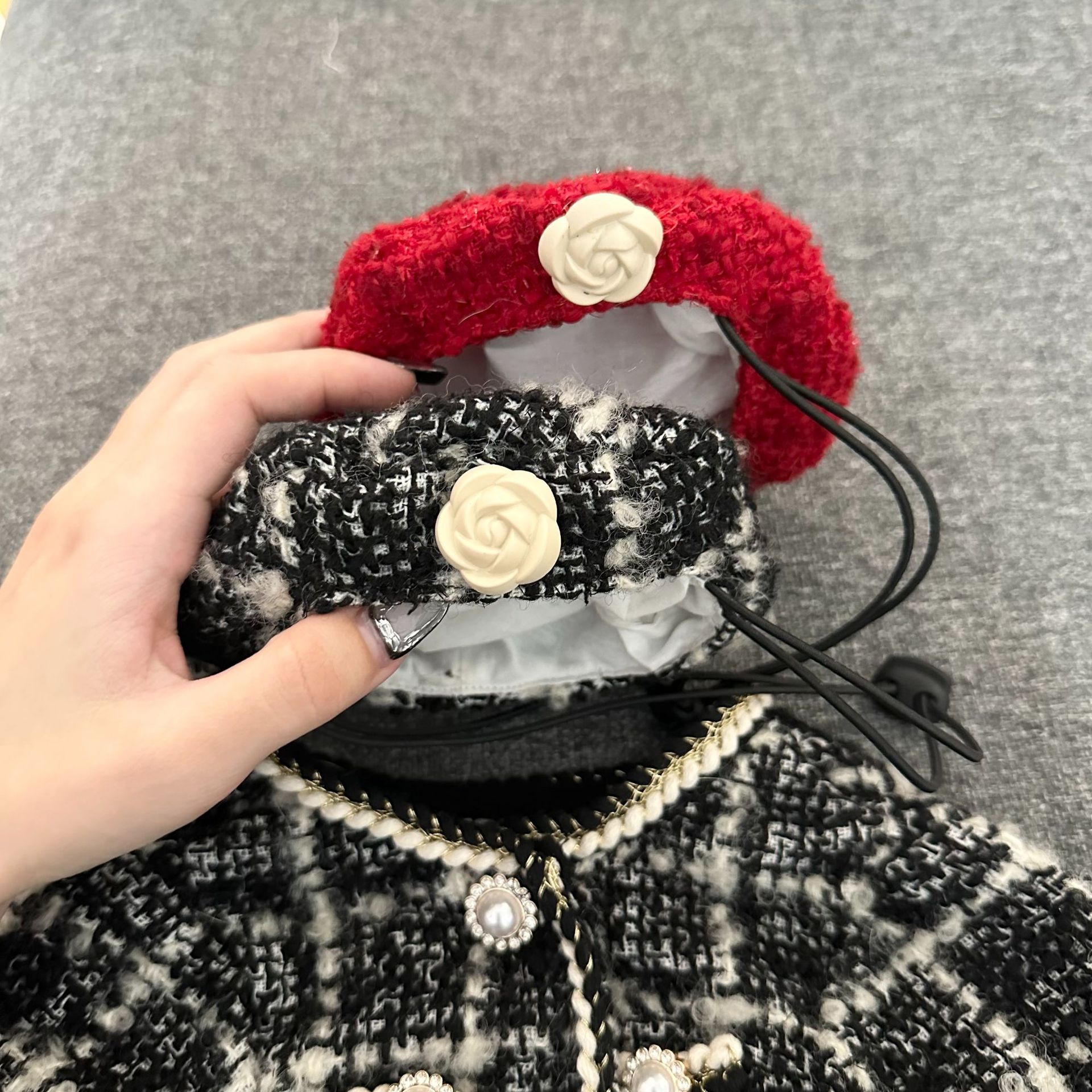KFX-1632701 Plaid Cashmere Pet Clothing in Black and Red - Free Size (40CM Inner Head Circumference)