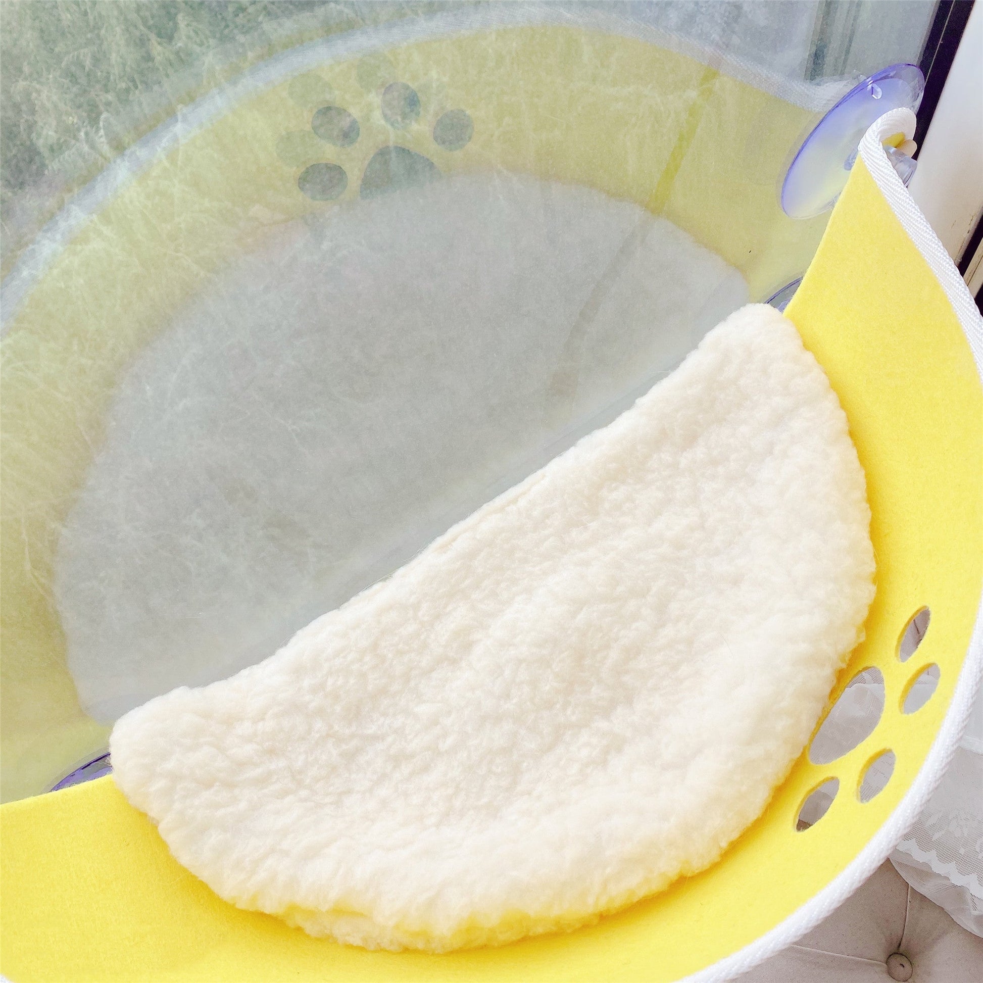 KFX-1955645 Crescent-Shaped Cat Litter Box with Suction Cup and Velvet Pad - Multiple Colors Available