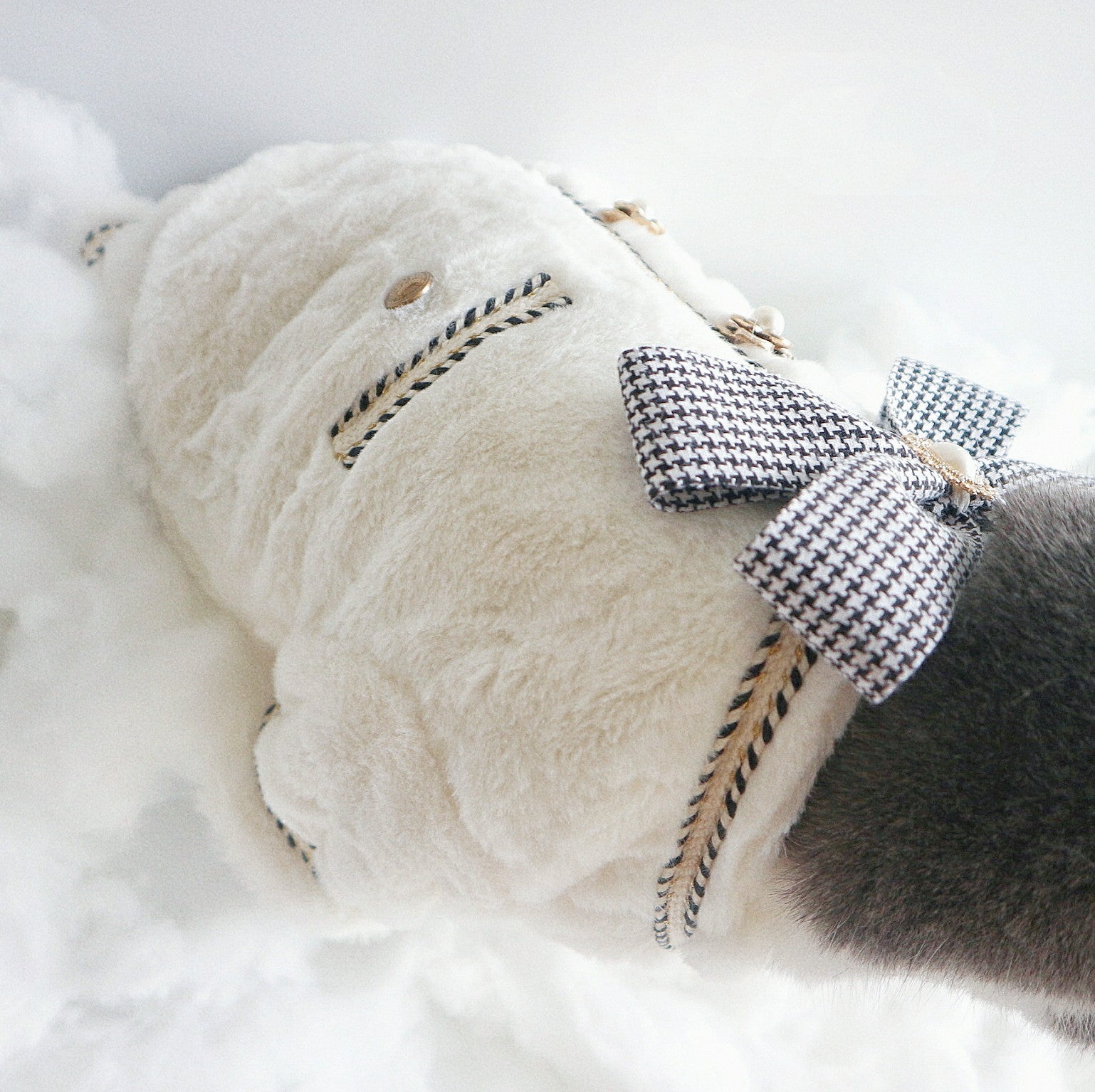KFX-1994685 Houndstooth Plush Jacket with Scarf for Small Dogs and Cats in Autumn and Winter
