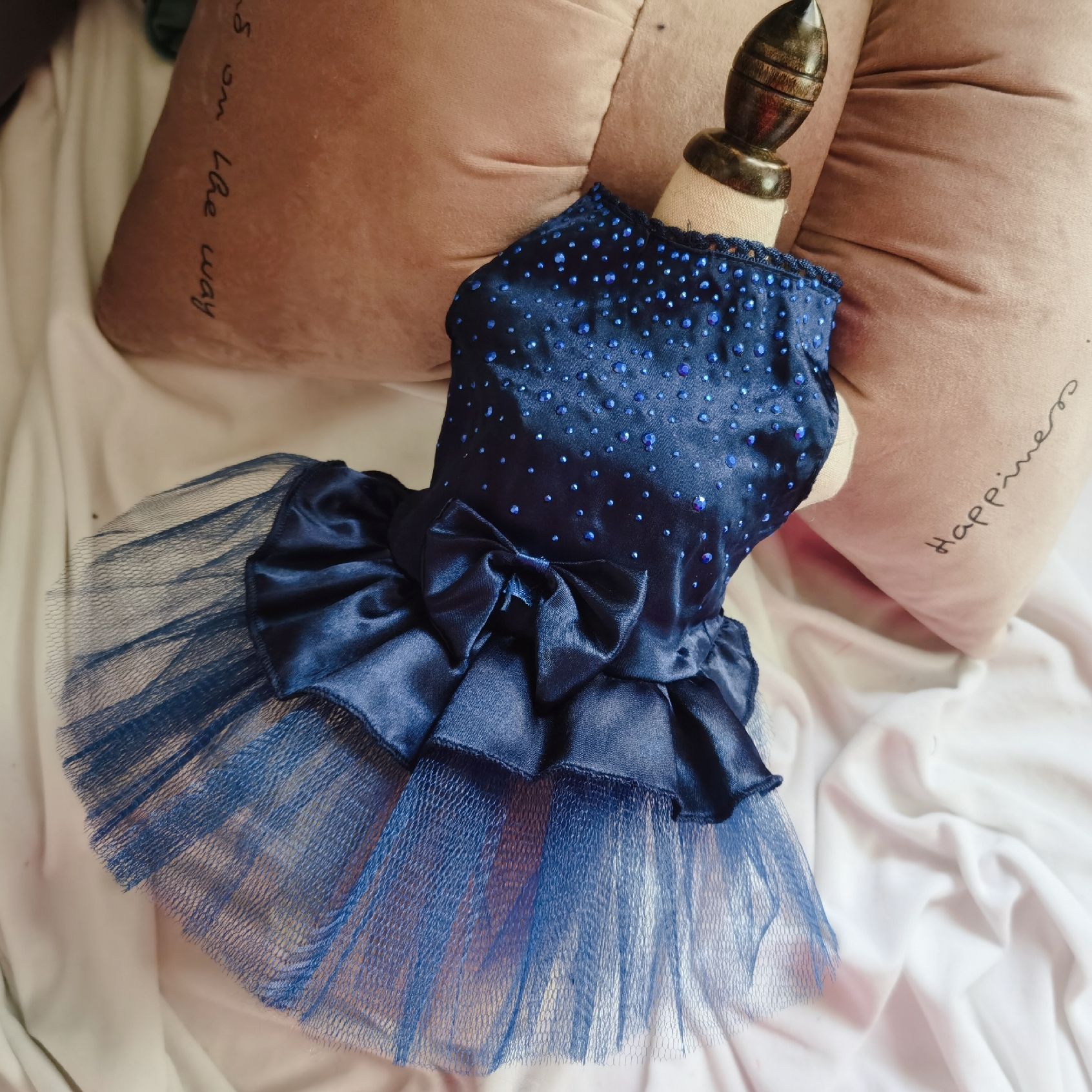 KFX-2090813 Elegant Artificial Silk Skirt for Pets - Available in Multiple Sizes