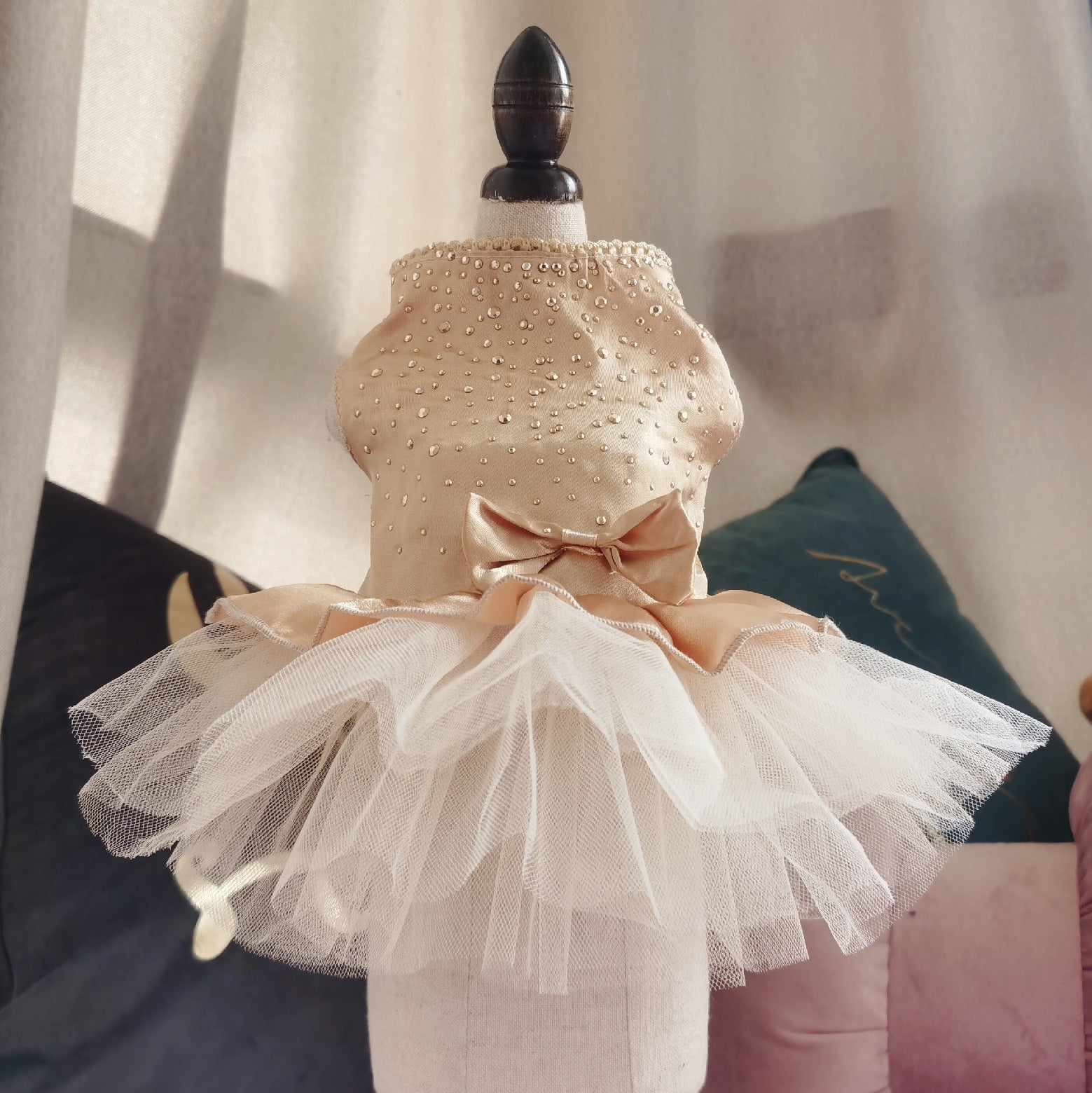 KFX-2090813 Elegant Artificial Silk Skirt for Pets - Available in Multiple Sizes