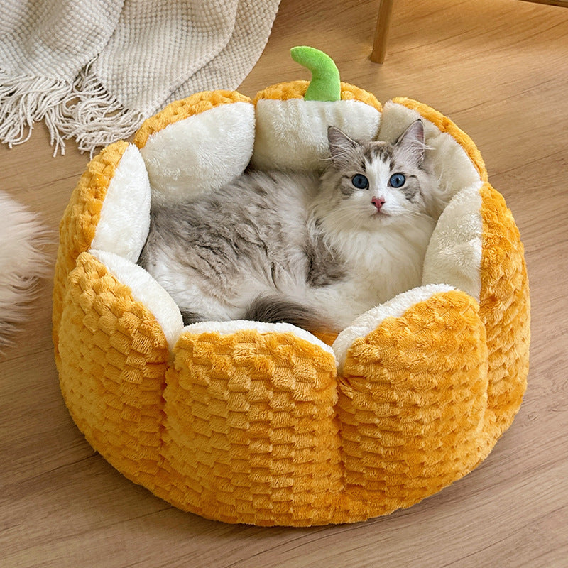 KFX-2146493 Cozy Pumpkin-Themed Pet Nest for Fall and Winter – Warm Mat for Cats and Small Pets