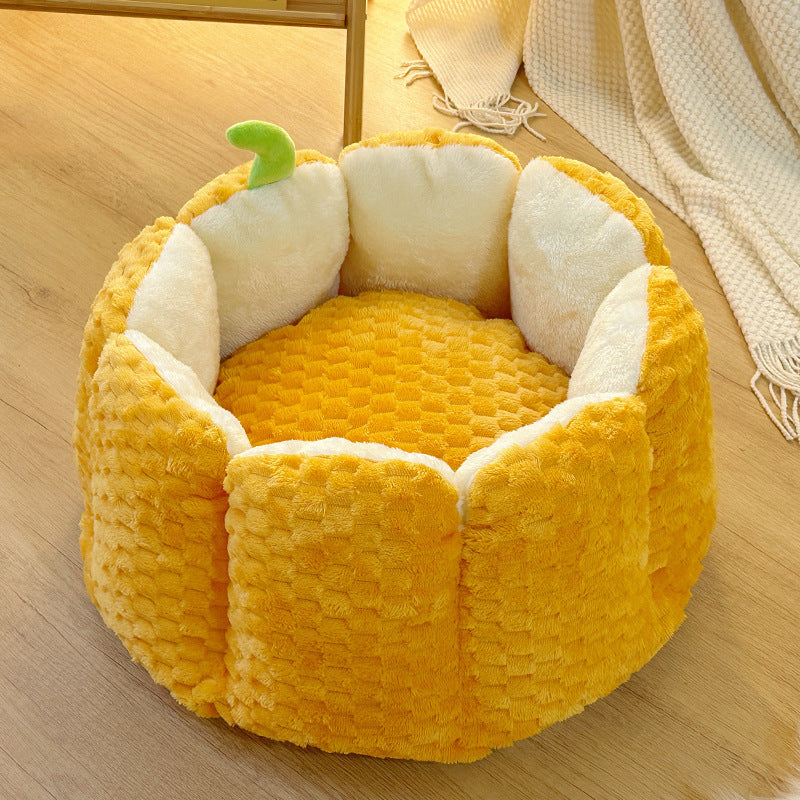 KFX-2146493 Cozy Pumpkin-Themed Pet Nest for Fall and Winter – Warm Mat for Cats and Small Pets