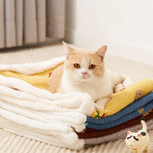 KFX-2183229 Cozy Flannel Pet Blanket for Cats and Small Dogs - Soft, Warm, Machine Washable Options Available