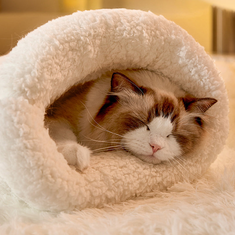 KFX-2248765 Cozy Cat Sleeping Bag with Bear Pattern - Soft Fleece & Supportive Cotton Fiber, 3D Entrance, and Machine Washable