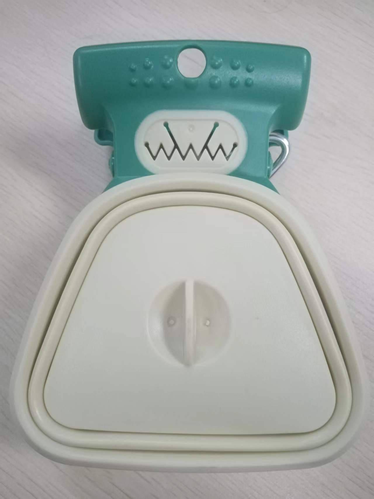 KFX-2470589 Foldable Silicone Poop Bag Dispenser with Travel Spoon for Outdoor Use