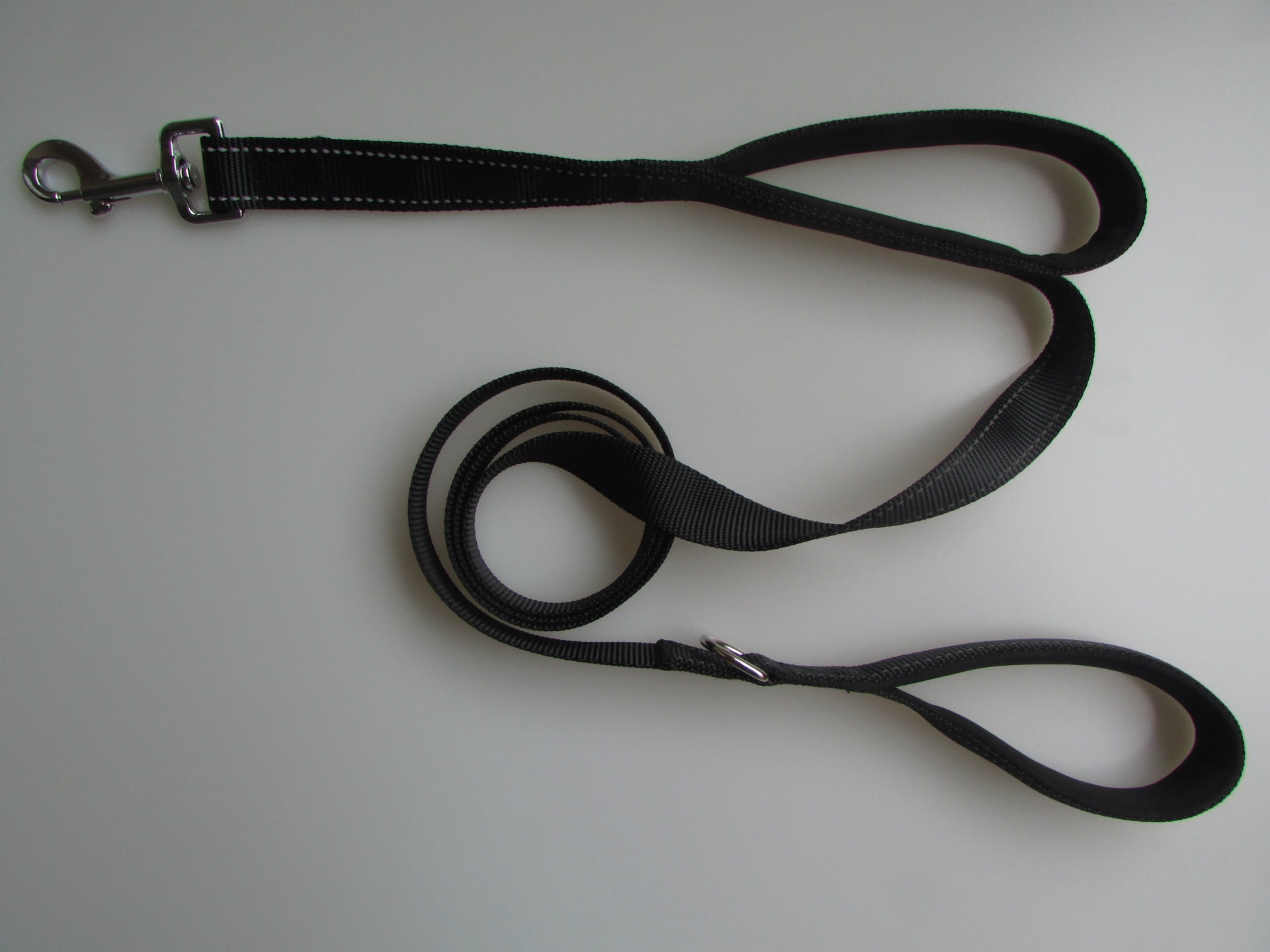 KFX-2479677 Reflective Double Handle Nylon Pet Leash with Metal Buckle and Trash Bag Holder