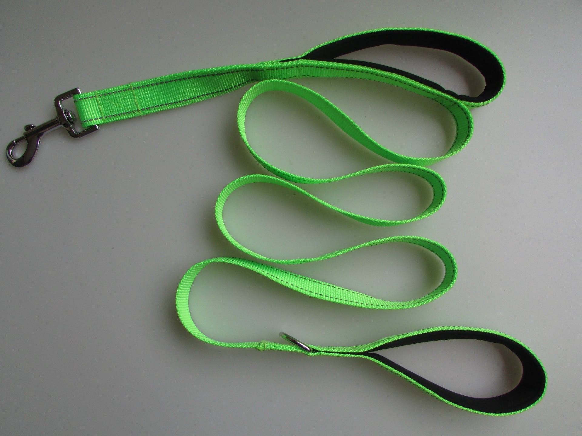 KFX-2479677 Reflective Double Handle Nylon Pet Leash with Metal Buckle and Trash Bag Holder