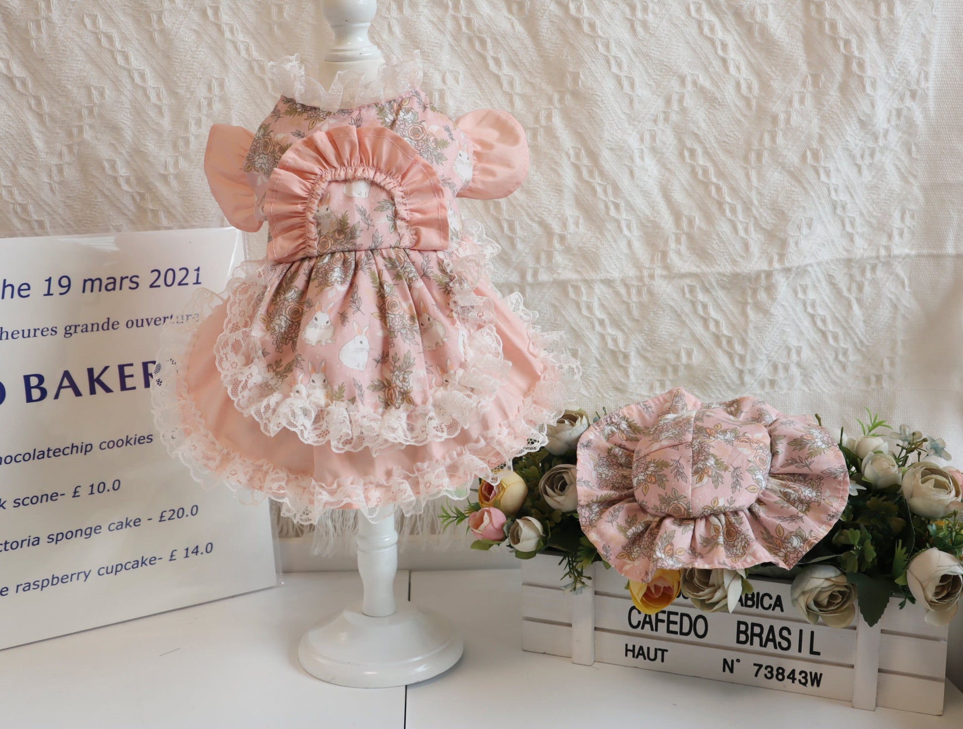KFX-2518973 Pink Lace Dog Dress and Hat Set for Pets, Multiple Sizes Available