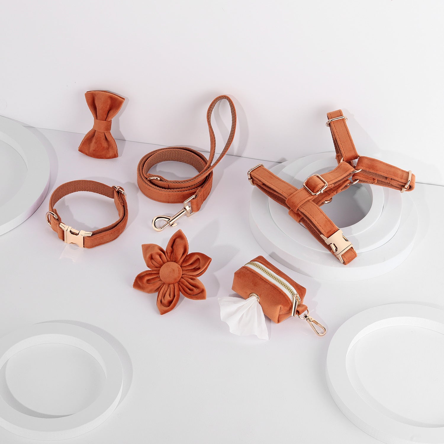 KFX-2639421 Classic Soft Velvet Pet Collar and Traction Rope Set with Bow Tie and Toilet Bag