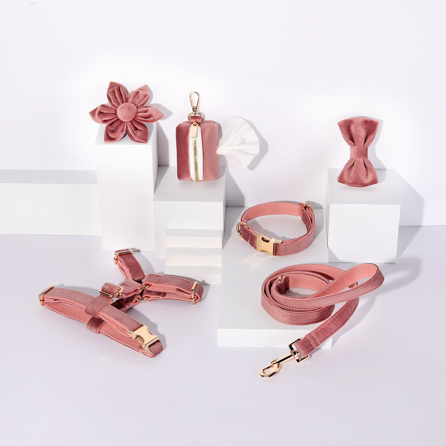 KFX-2639421 Classic Soft Velvet Pet Collar and Traction Rope Set with Bow Tie and Toilet Bag