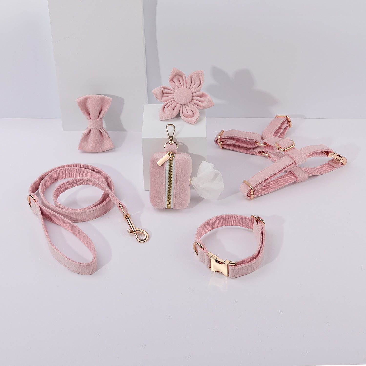 KFX-2639421 Classic Soft Velvet Pet Collar and Traction Rope Set with Bow Tie and Toilet Bag