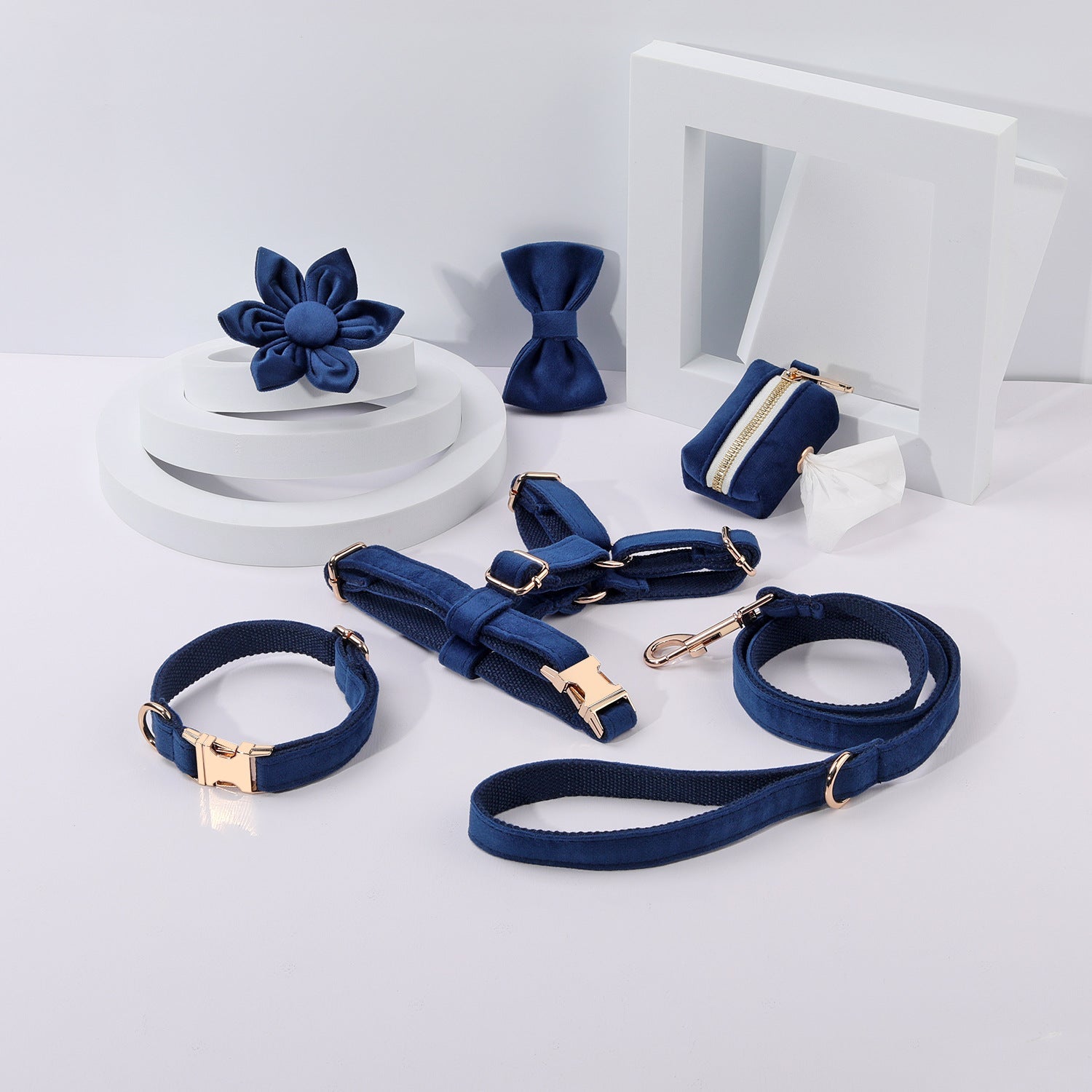 KFX-2639421 Classic Soft Velvet Pet Collar and Traction Rope Set with Bow Tie and Toilet Bag