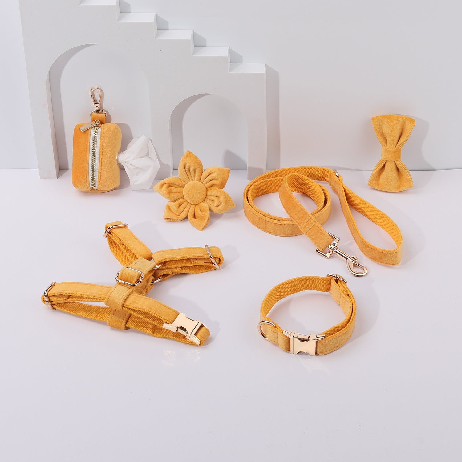 KFX-2639421 Classic Soft Velvet Pet Collar and Traction Rope Set with Bow Tie and Toilet Bag