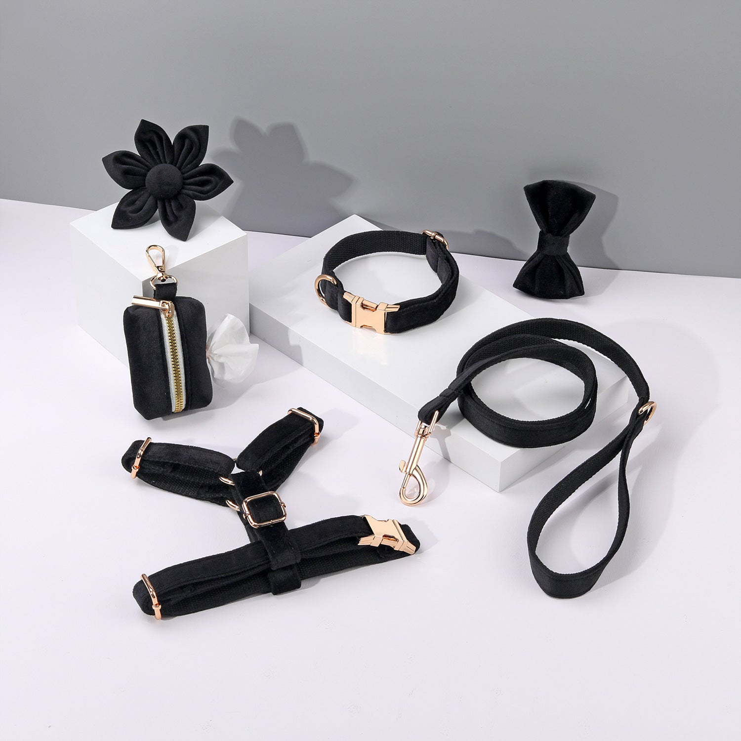 KFX-2639421 Classic Soft Velvet Pet Collar and Traction Rope Set with Bow Tie and Toilet Bag