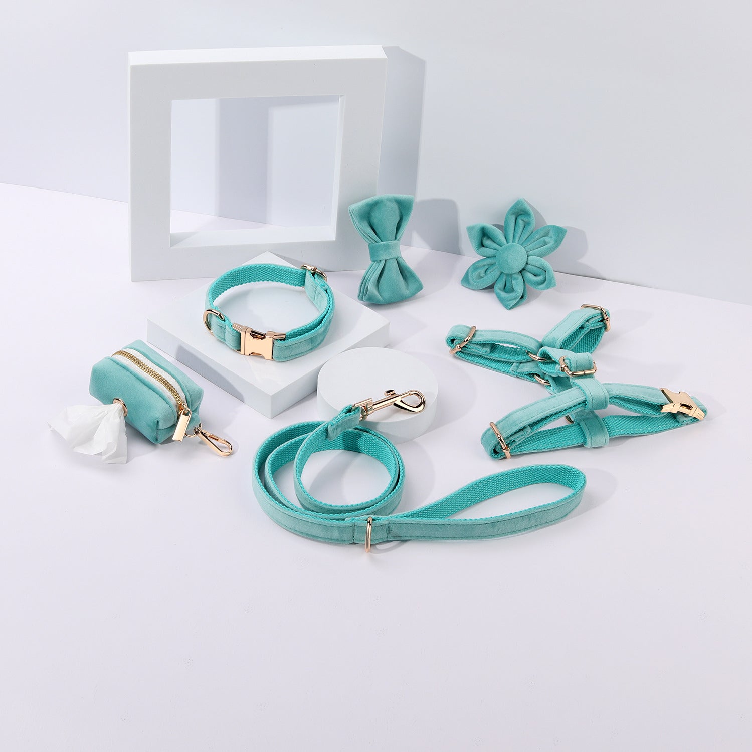 KFX-2639421 Classic Soft Velvet Pet Collar and Traction Rope Set with Bow Tie and Toilet Bag