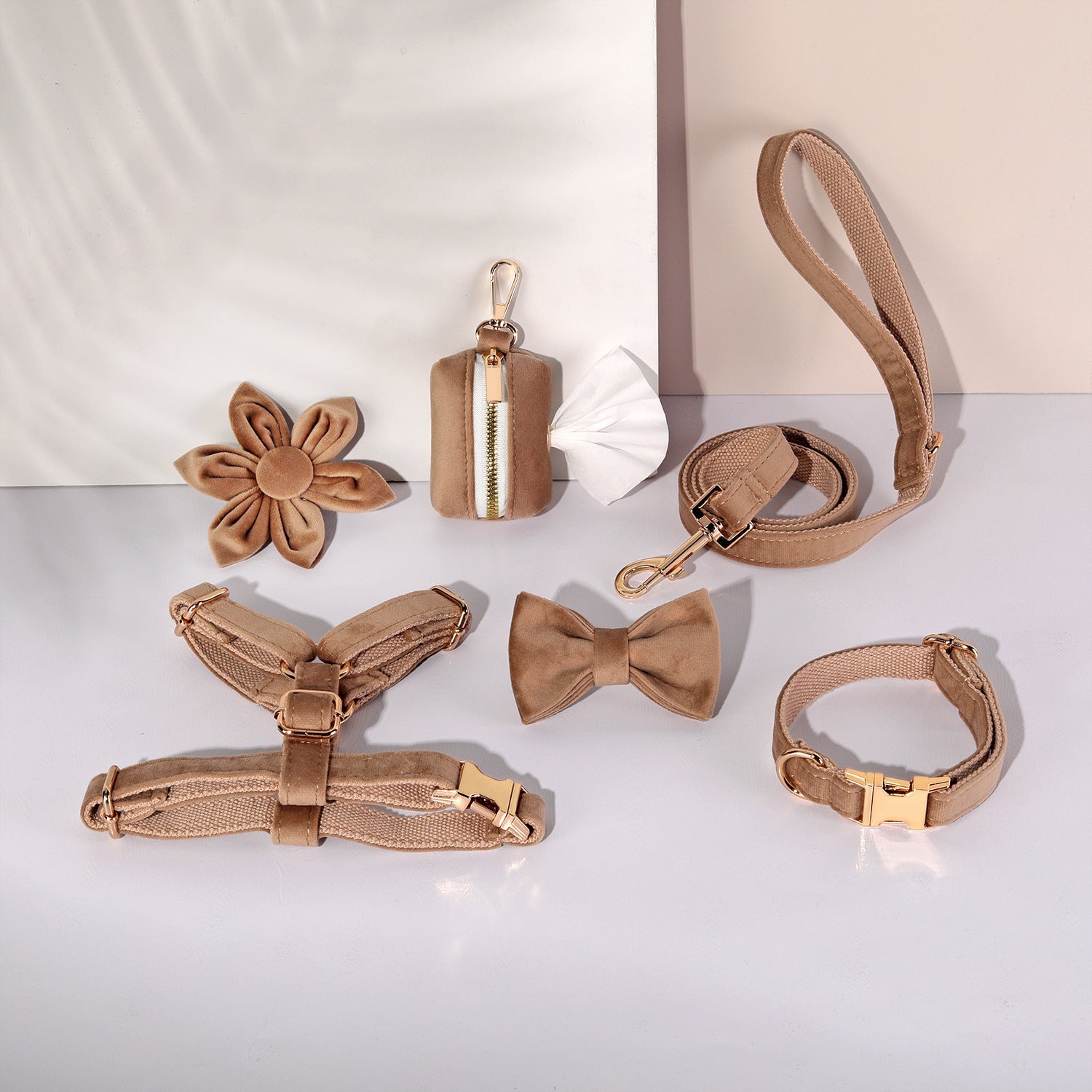 KFX-2639421 Classic Soft Velvet Pet Collar and Traction Rope Set with Bow Tie and Toilet Bag